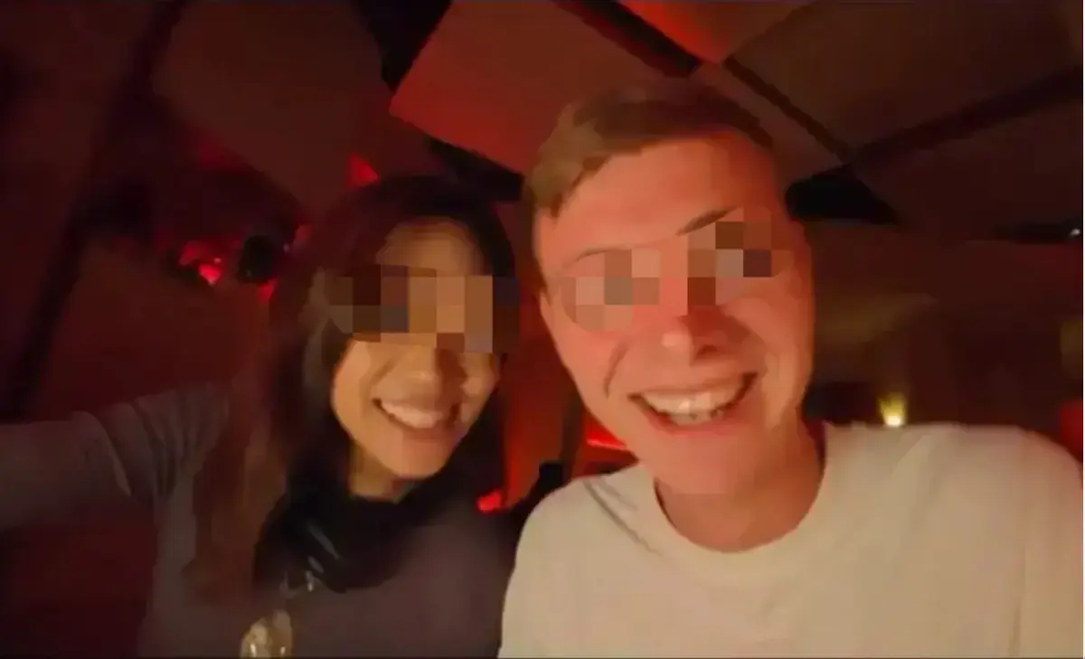 免费在线观看《老外街头挑战24小时恋爱》！海外博主聚焦老外街头，24小时恋爱见证中国市井真实模样！