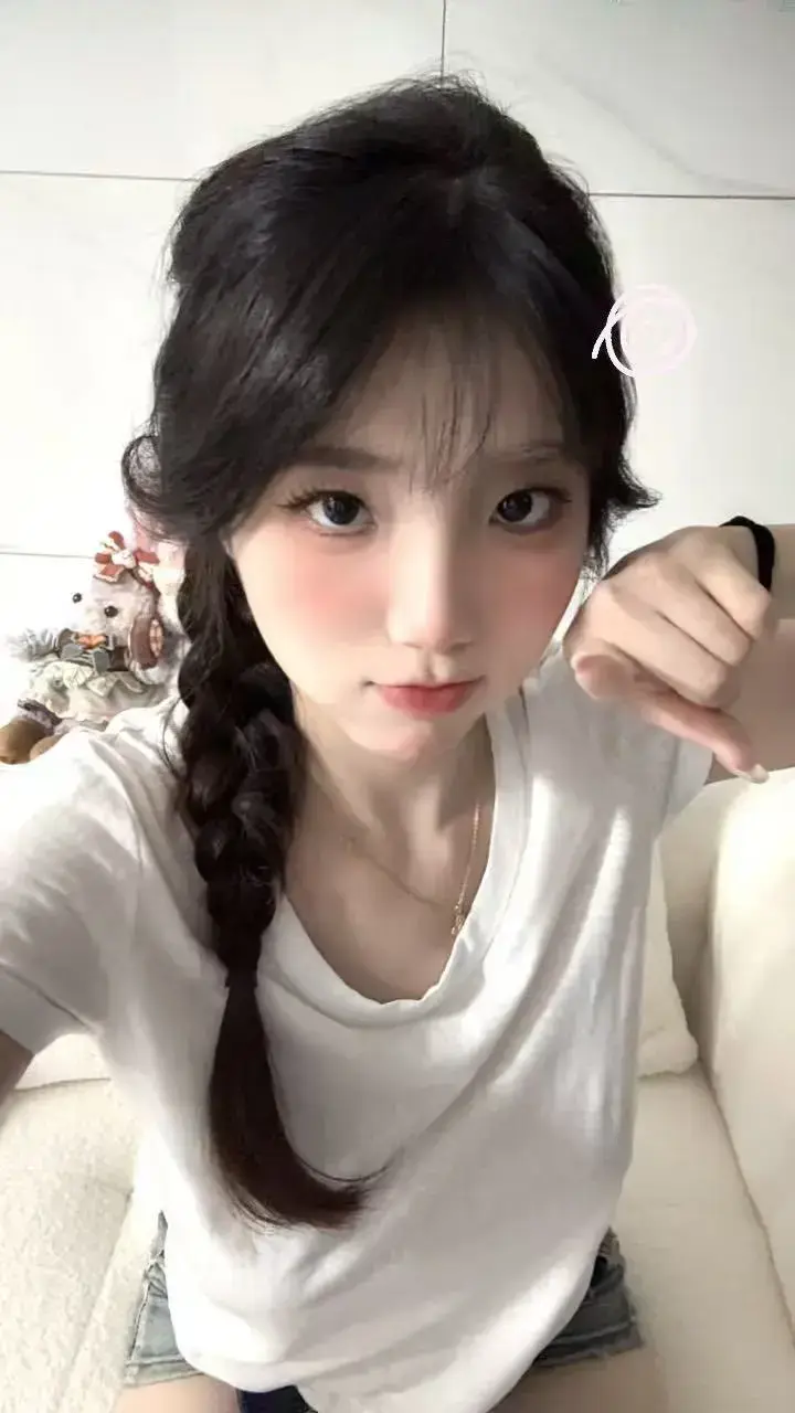 无符合要求的资源名<br />
<br />
因为给定标题中没有书名号《》包裹的内容，且按照提取原则，没有书名号时需根据标题分析资源名，但整个标题主要围绕“女神Sunny77”的一些描述以及“塌房事件”等，并非一个明确的、常规意义上的资源名，所以无符合要求的资源名。 