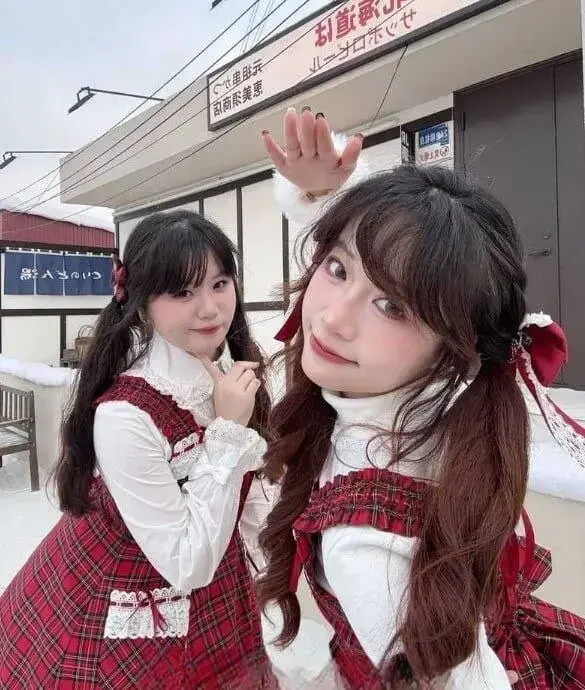 抖音热推《成都莉莉岛》，含冲锋衣黄色场景的未删减全视频合集来袭！《成都莉莉岛》超清画质免费在线看，无广告畅享精彩！