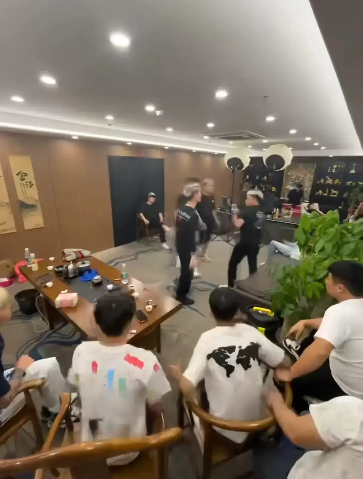 1080P超高清免费看《海南陈虎任vs荣少》冲突事件后续全过程 - 无删减完整视频 - 海南陈虎任对决荣少
