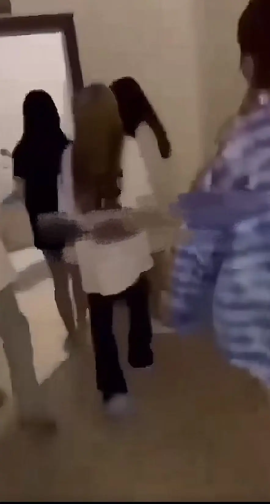 速来！《四川高中女厕所争夺战》无删减资源免费获取，感受四川高中女厕所的激烈争夺战，《四川高中女厕所争夺战》高清在线看！