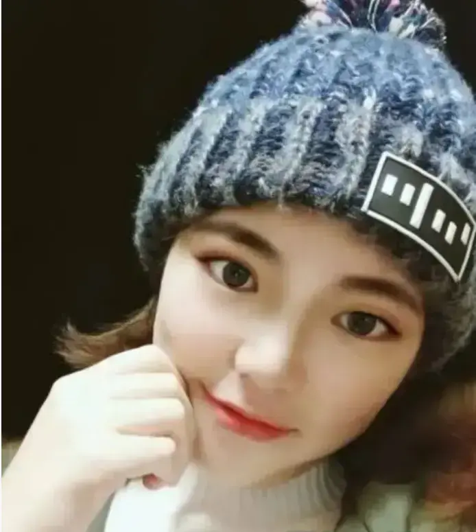 女法官刘亚格时间管理大师身份曝光！精致利己主义行径令人咋舌，刘亚格把感情当生意三线并行